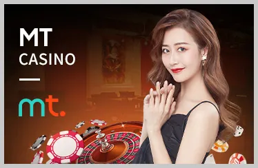 Sân quần vợt với một vận động viên đang giao bóng